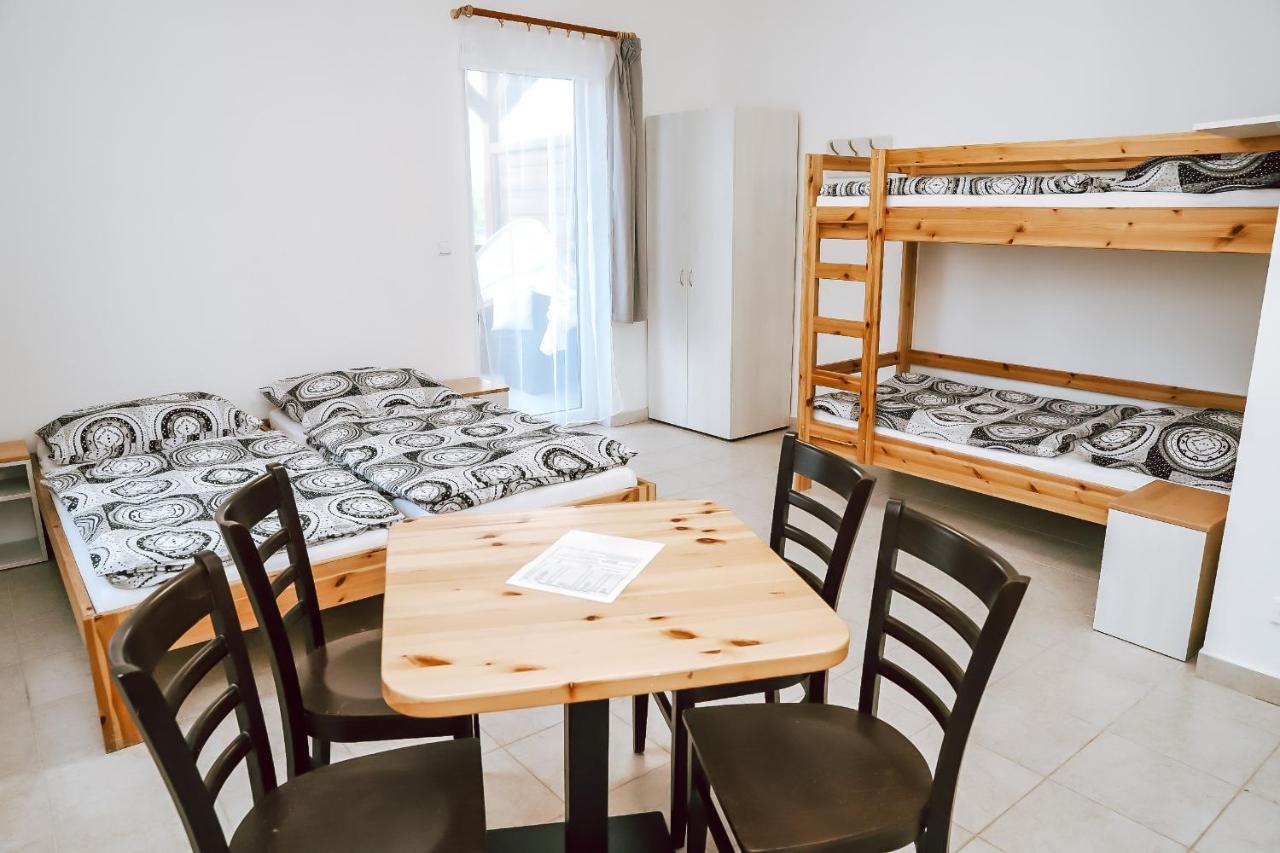 Pnovany Chaty A Apartmany Hracholusky Kemp Kosatka מראה חיצוני תמונה