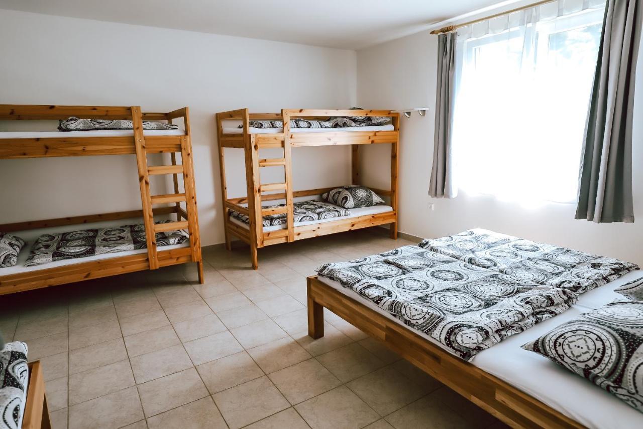 Pnovany Chaty A Apartmany Hracholusky Kemp Kosatka מראה חיצוני תמונה