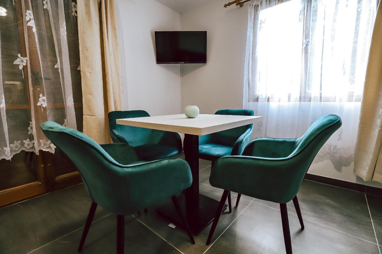 Pnovany Chaty A Apartmany Hracholusky Kemp Kosatka מראה חיצוני תמונה