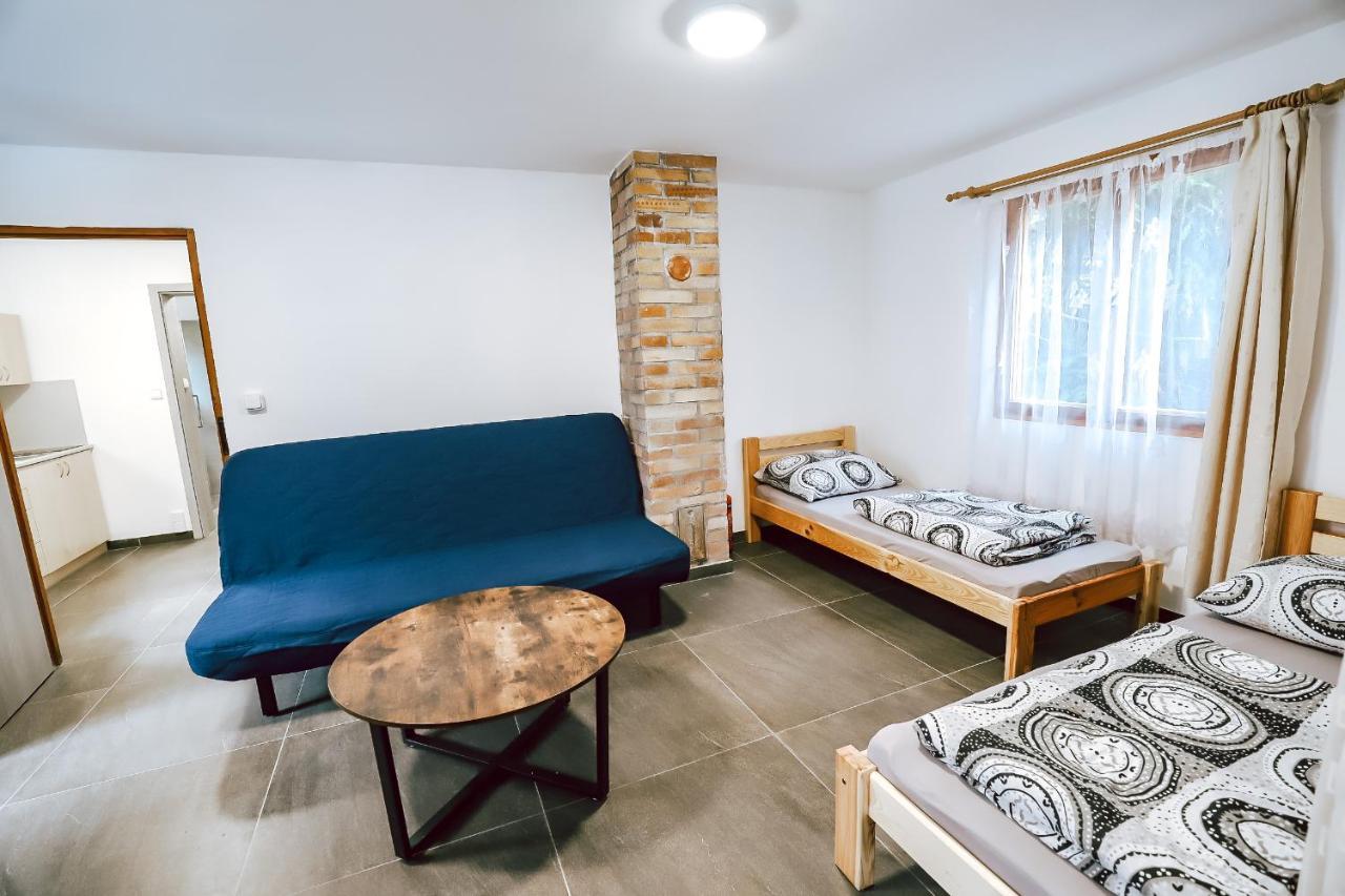 Pnovany Chaty A Apartmany Hracholusky Kemp Kosatka מראה חיצוני תמונה