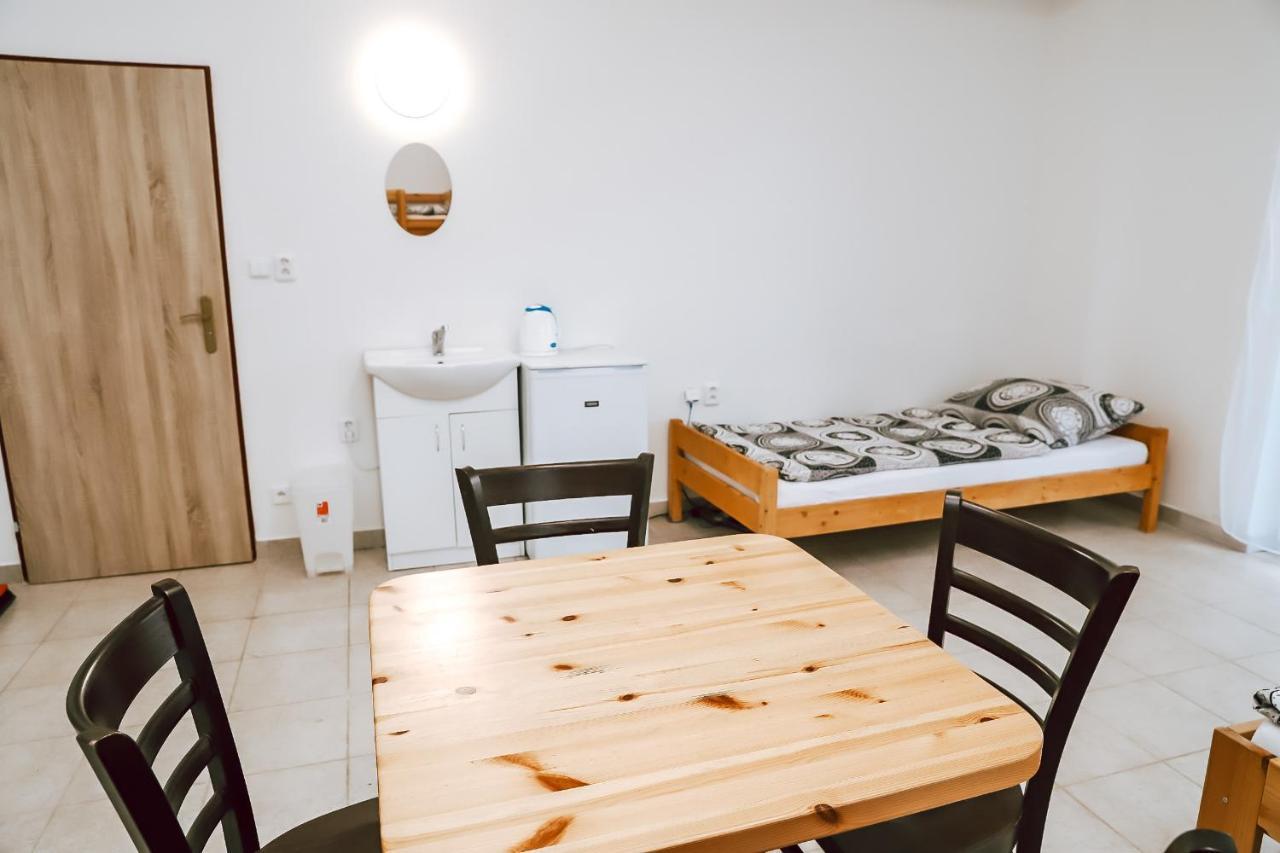 Pnovany Chaty A Apartmany Hracholusky Kemp Kosatka מראה חיצוני תמונה