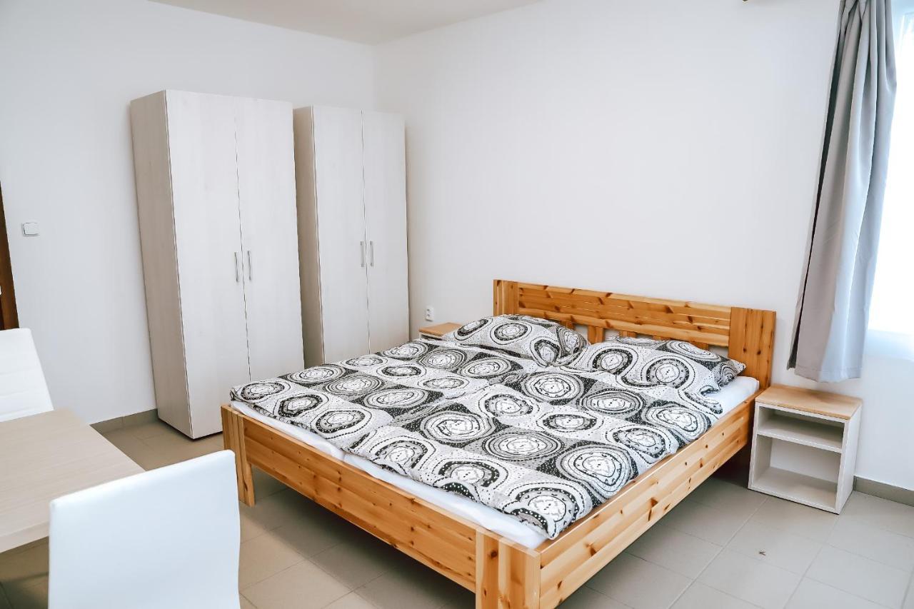 Pnovany Chaty A Apartmany Hracholusky Kemp Kosatka מראה חיצוני תמונה