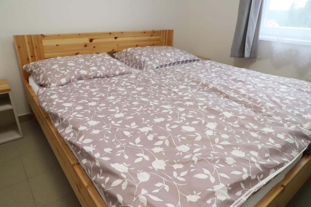 Pnovany Chaty A Apartmany Hracholusky Kemp Kosatka מראה חיצוני תמונה